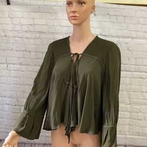 Medium olive green top 🌺